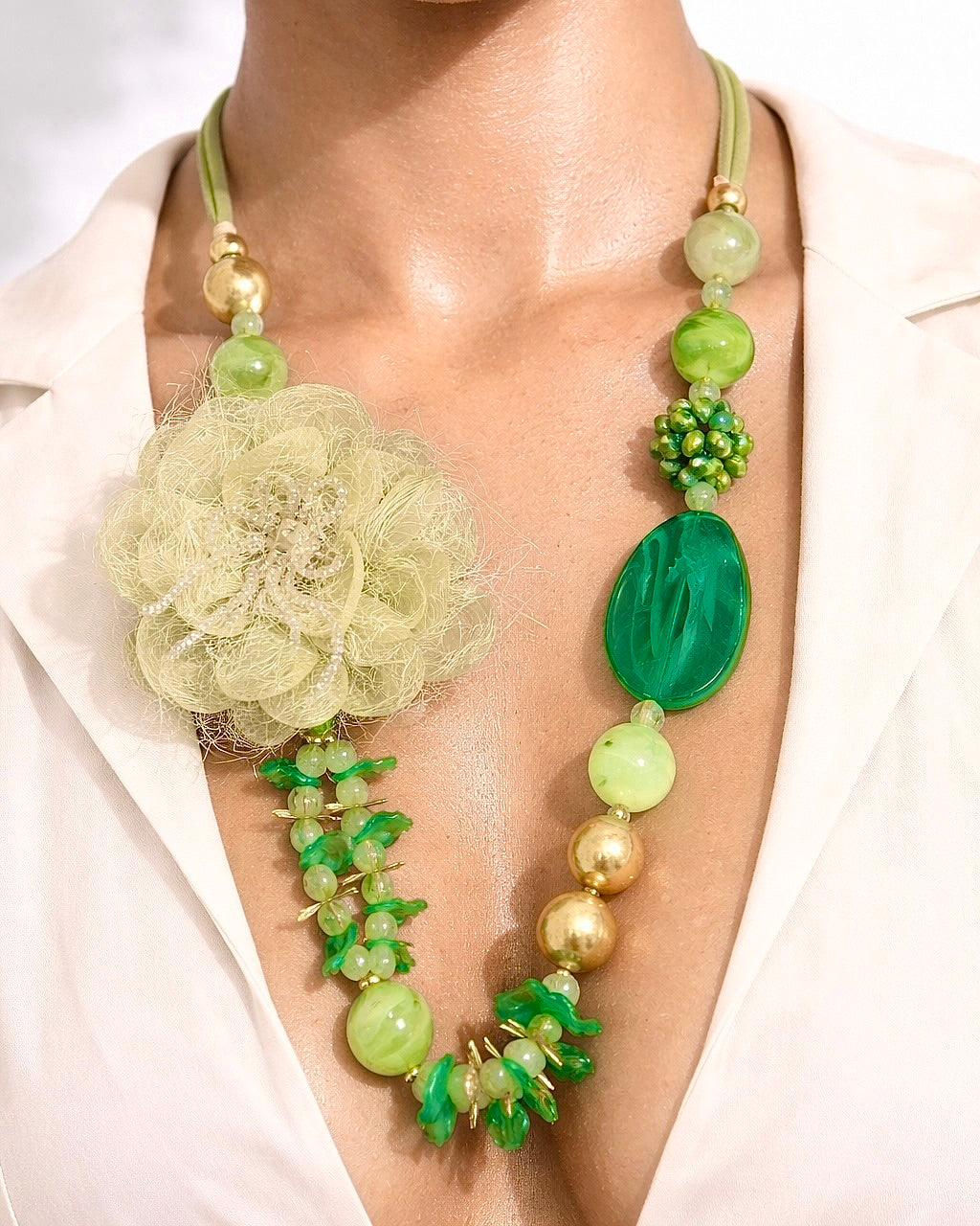 Collana Statement con Fiore in Tessuto