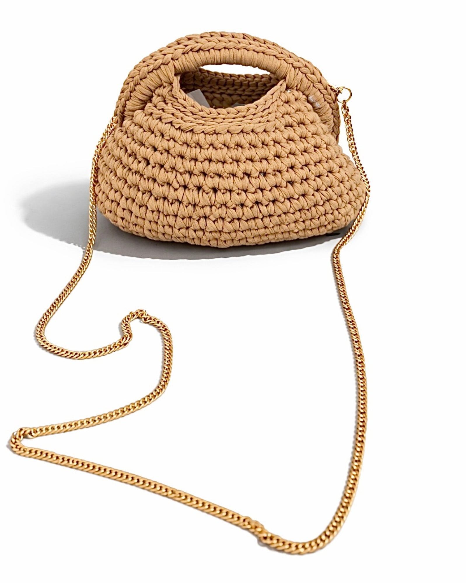 Borsa Intrecciata Bianca con Catena Oro – Mini Bag Elegante a Mano & Tracolla