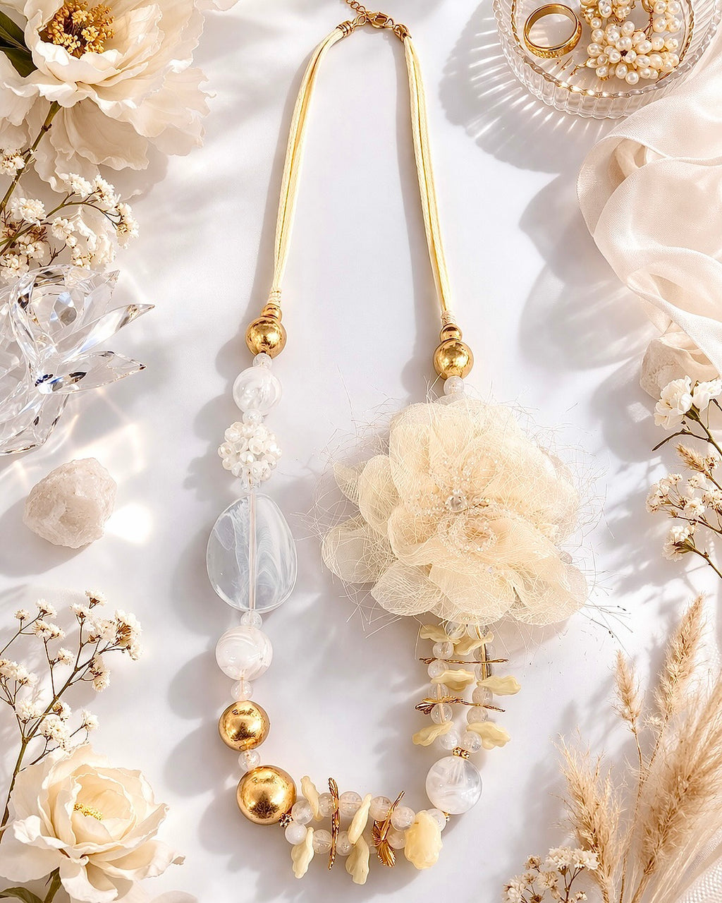 Collana Statement con Fiore in Tessuto