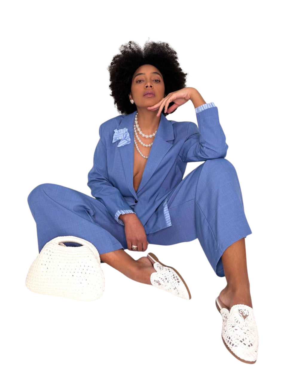 Blazer Donna Azzurro Polvere con Spilla – Giacca Sartoriale Elegante