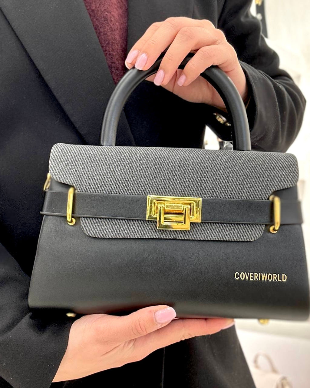 Borsa a Mano Elegante Bianca con Dettagli Oro