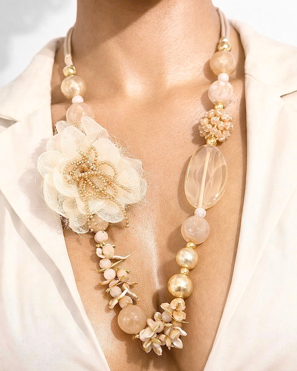 Collana Statement con Fiore in Tessuto