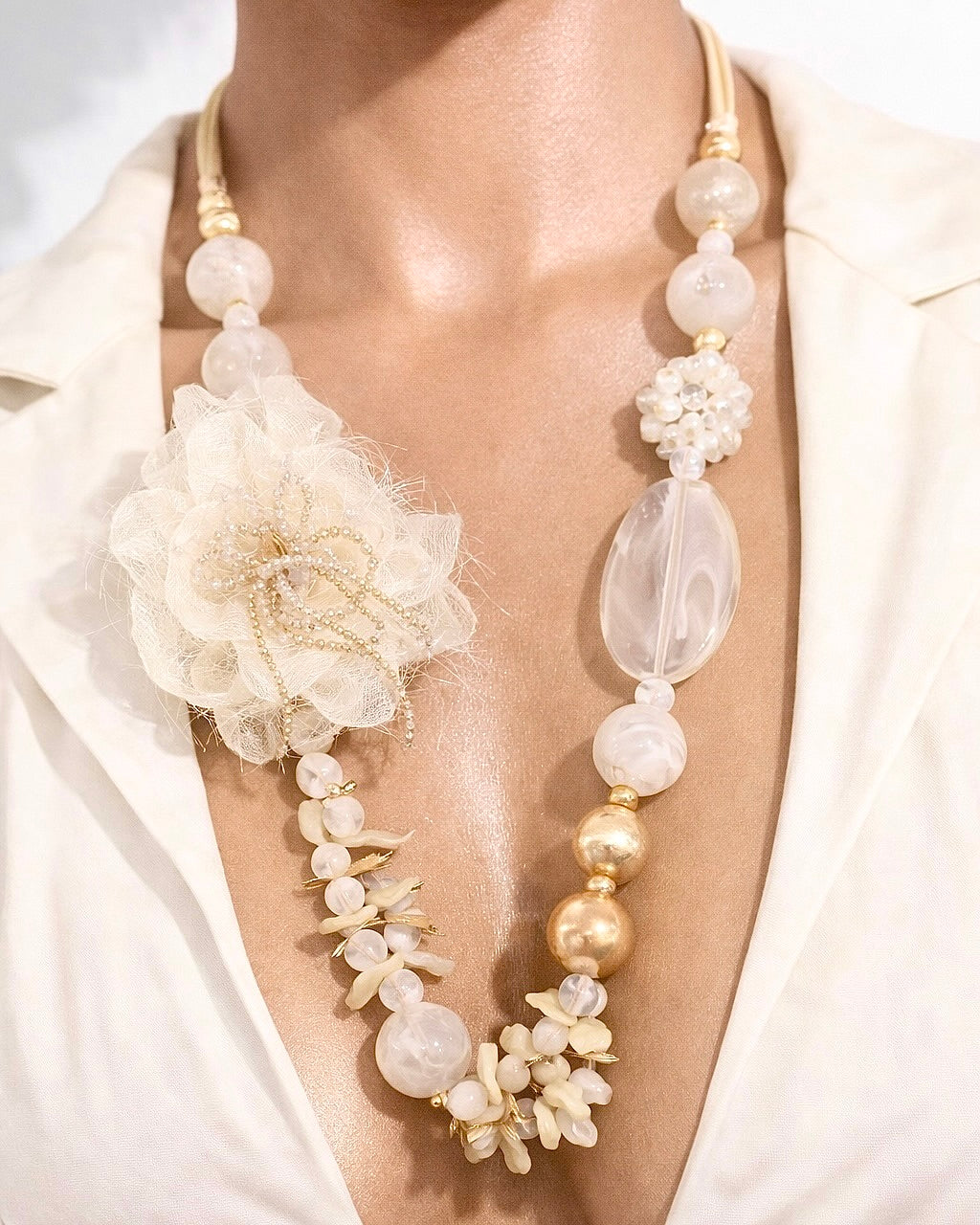 Collana Statement con Fiore in Tessuto