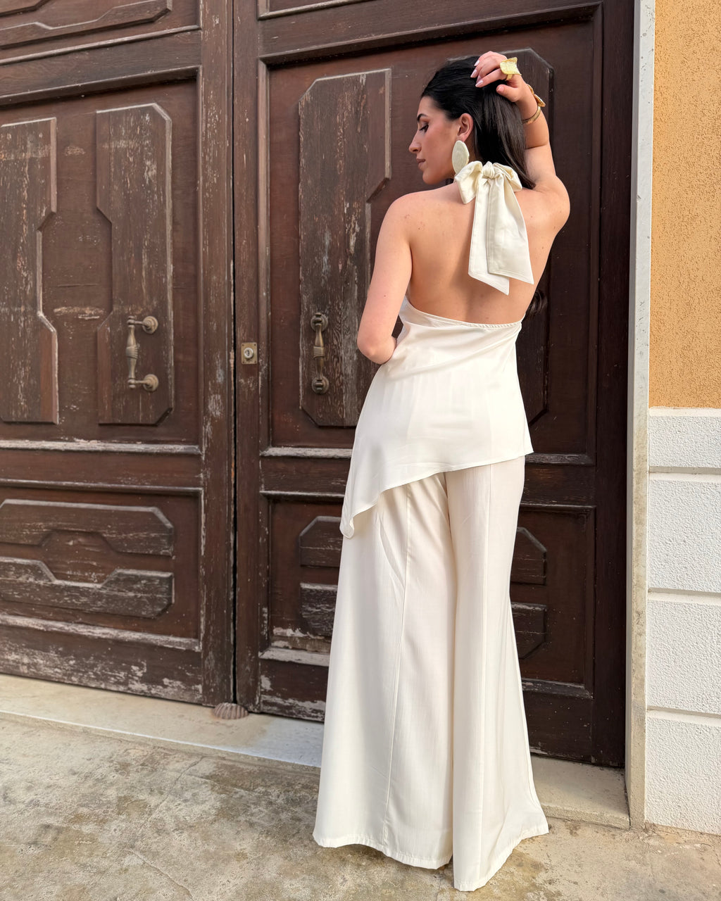 Top Satin Halter – Schiena Scoperta & Linea Asimmetrica Elegance