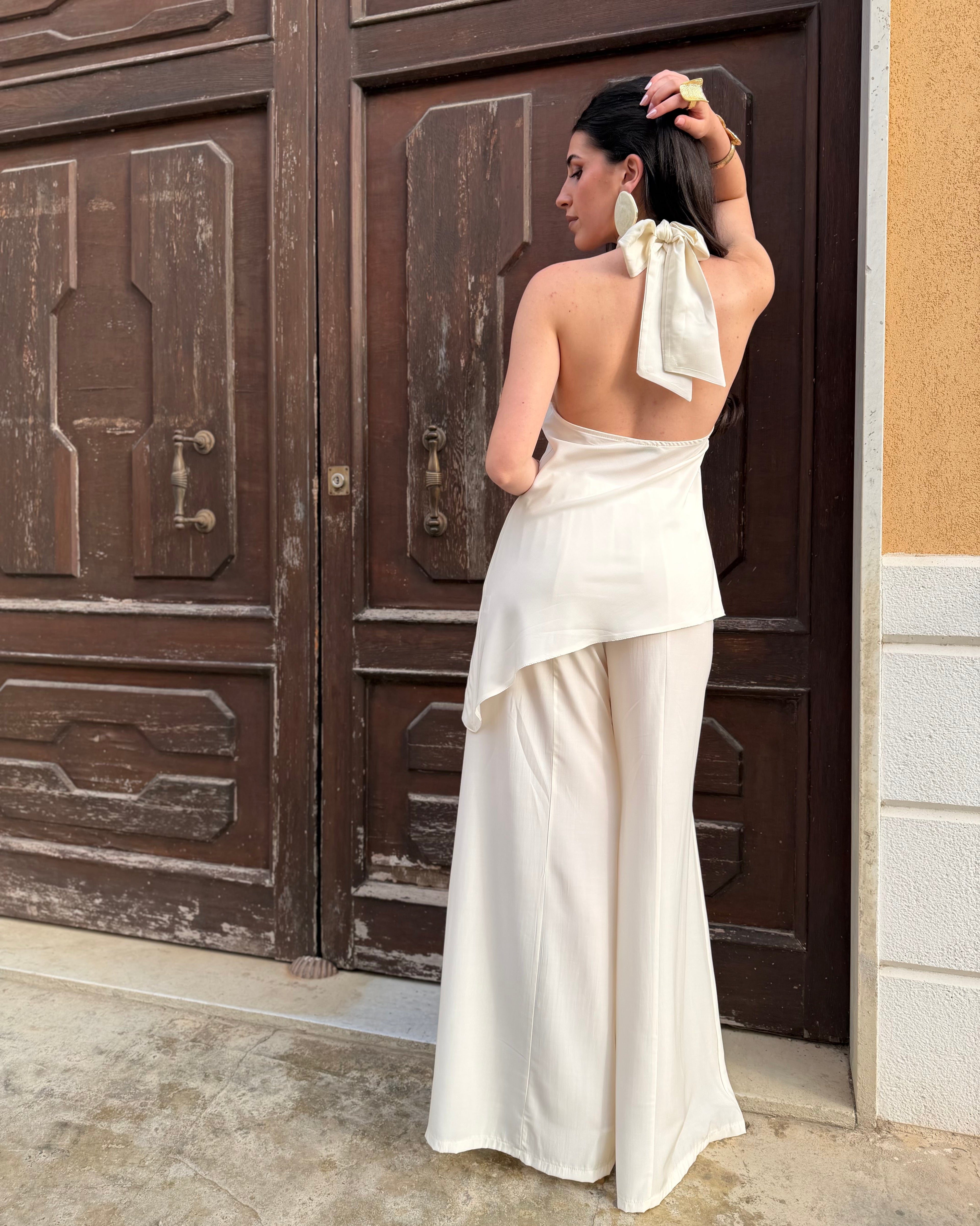 Top Satin Halter – Schiena Scoperta & Linea Asimmetrica Elegance