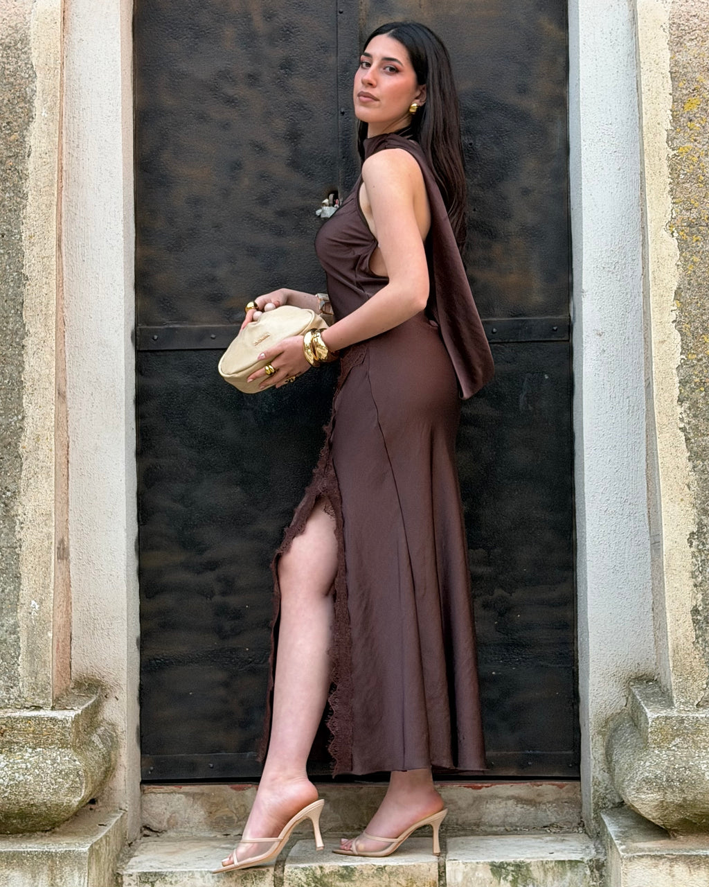 Abito Satin Lace – Schiena Scoperta & Spacco Elegante