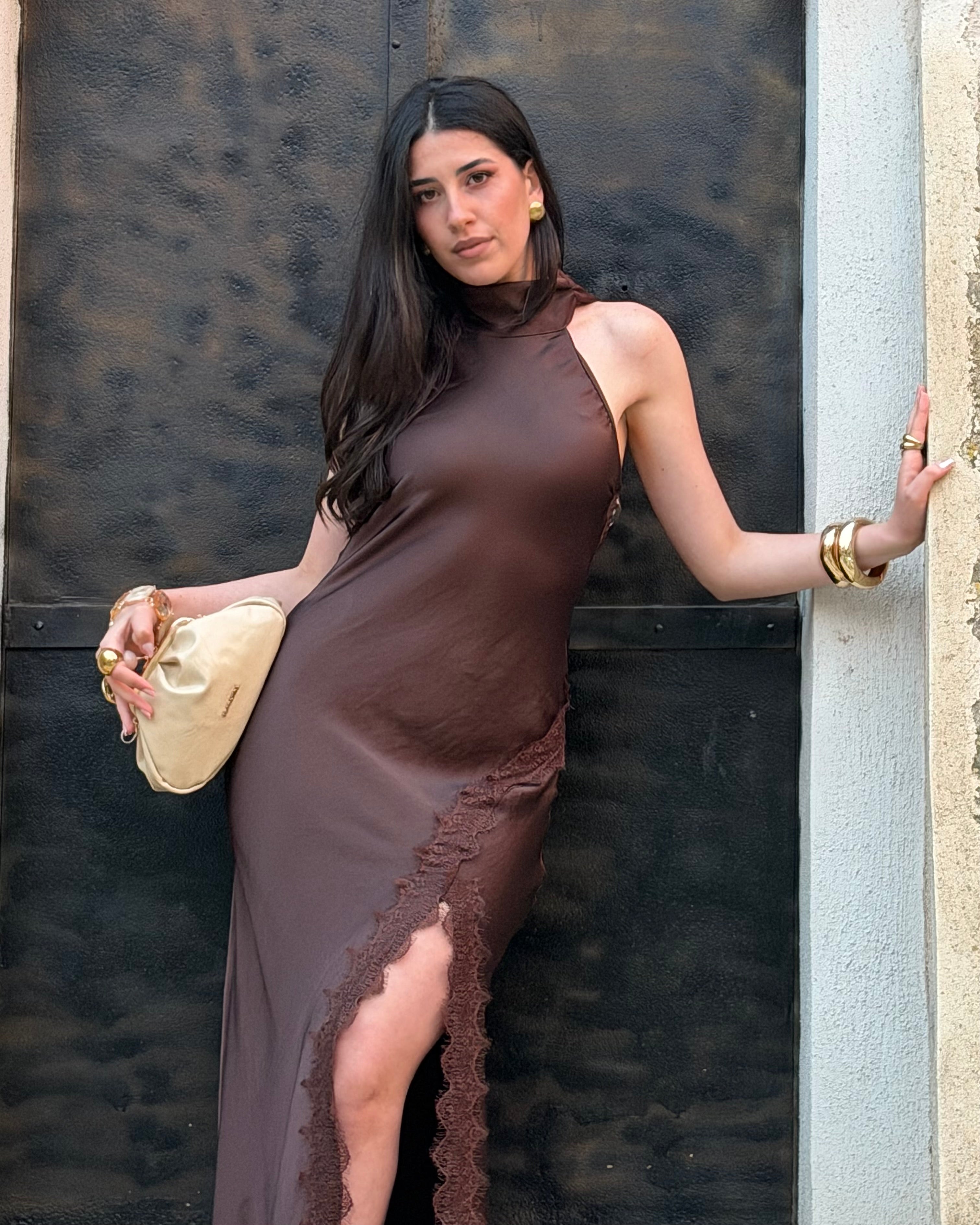 Abito Satin Lace – Schiena Scoperta & Spacco Elegante